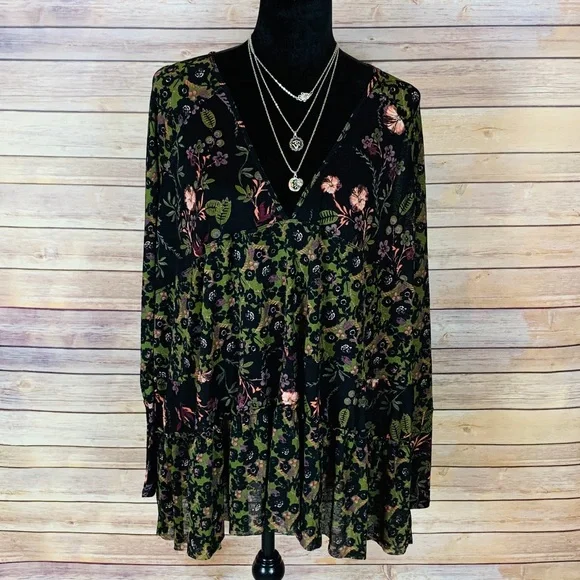 Free People Floral V-Neck Tunic in Black and Pink - Picture 6 of 8